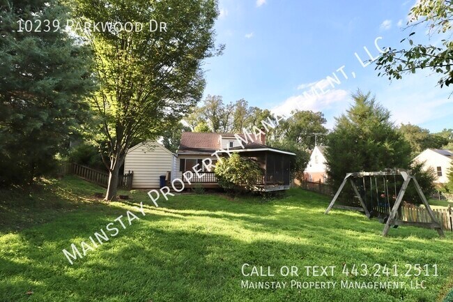 Building Photo - 10239 Parkwood Dr