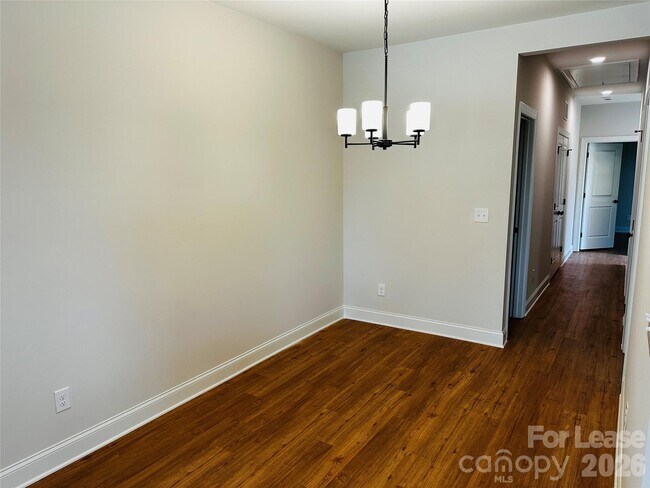 Building Photo - 525 N Linwood Ave