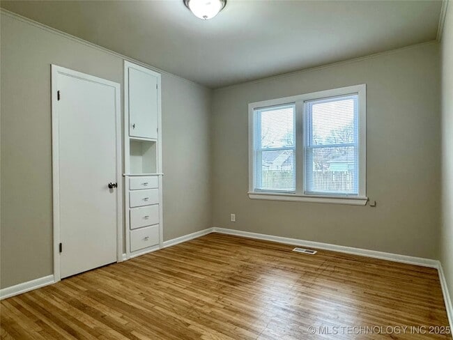 Building Photo - 5308 S Madison Ave