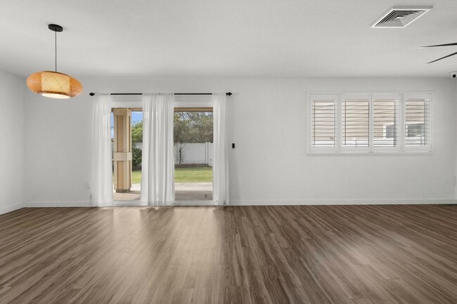 Building Photo - Stunning Ewa Beach 3BR Home with Solar, Huge Fenced Yard & Upgraded Interior