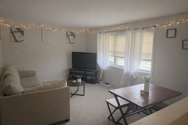 Building Photo - Charming 3 Bedroom, 2 Bath End Row Townhouse in Millersville - In-unit Laundry