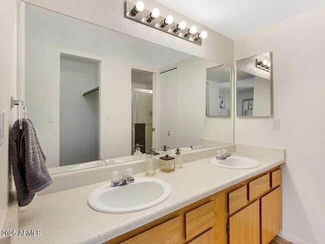 Building Photo - 164 N 74th St
