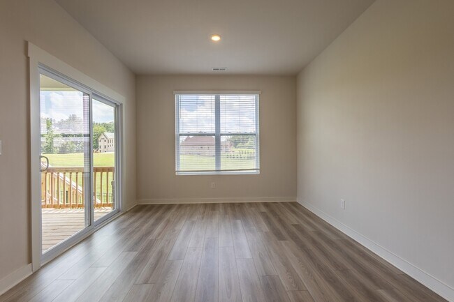 Building Photo - 1442 English Oak Dr