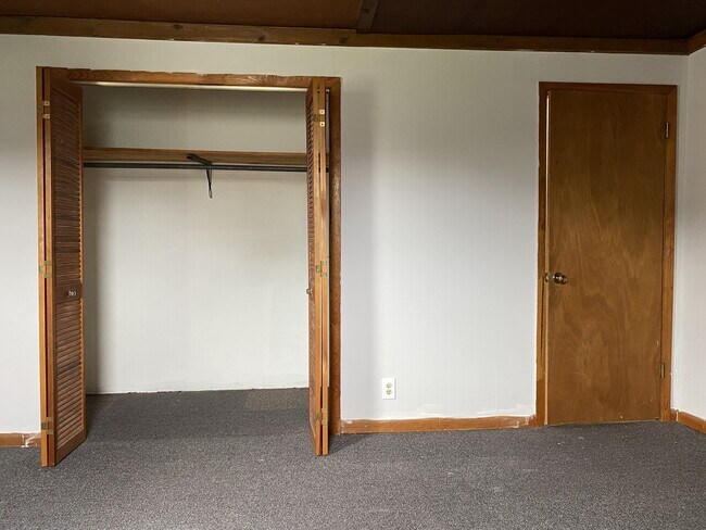 Building Photo - 333 Gardinier St