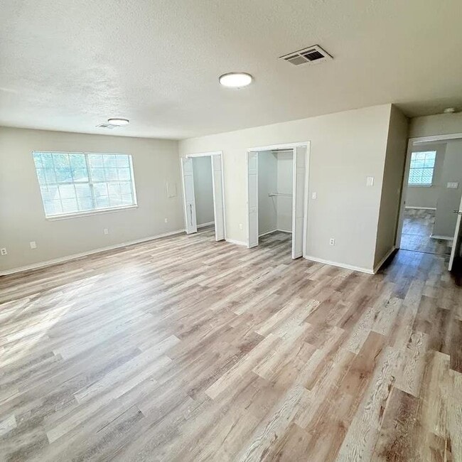 Building Photo - 4004 SE 25th St