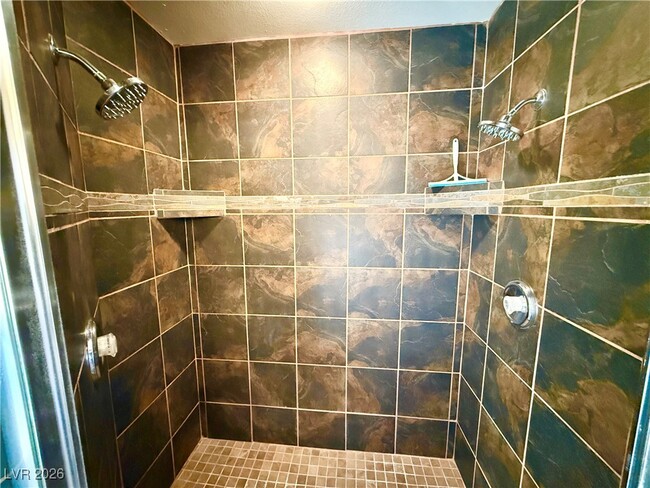 Building Photo - 1100 Dollar St