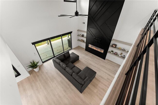 Building Photo - 151 S Pointe Dr