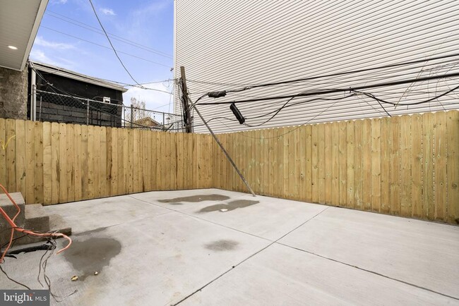 Building Photo - 5237 McKean Ave
