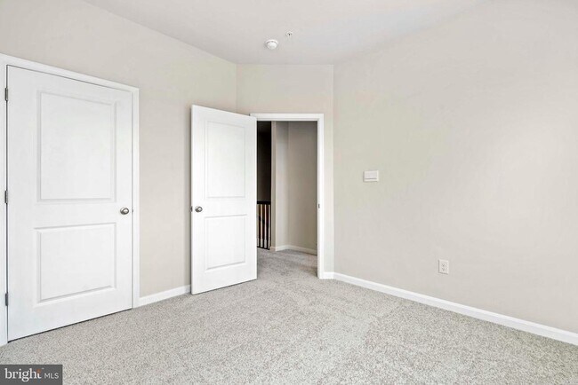 Building Photo - 808 Creekway Dr