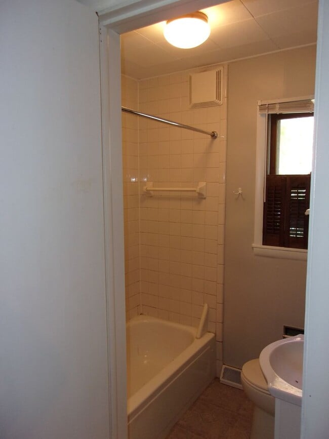 Building Photo - 401 S Talley Ave