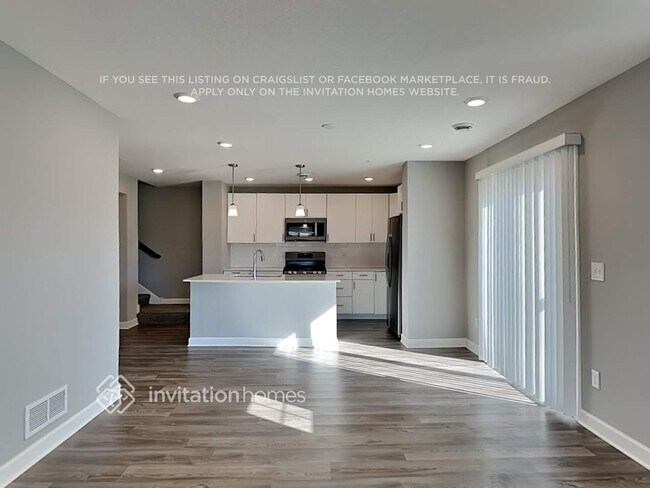 Building Photo - 10922 Glacier Ln N