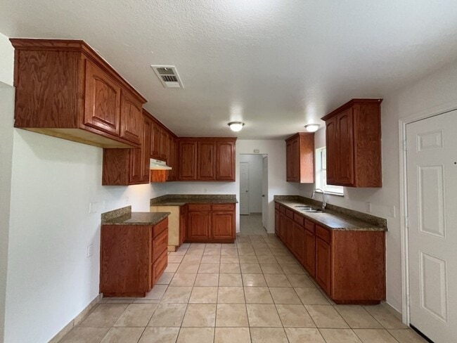 Building Photo - 112 Mesa Dr