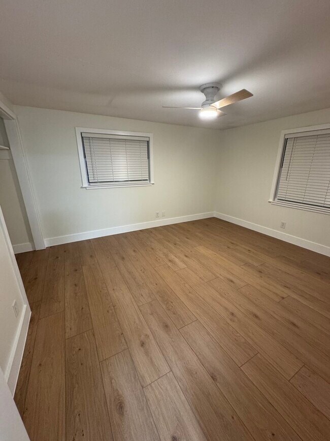 Building Photo - 6070 Longchamp Dr