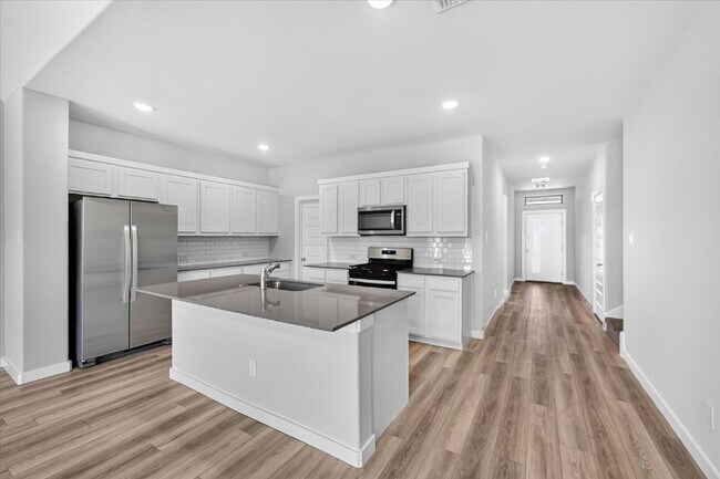 Building Photo - Spacious 5-Bedroom, 4-Bath Home with Washer, Dryer & Refrigerator