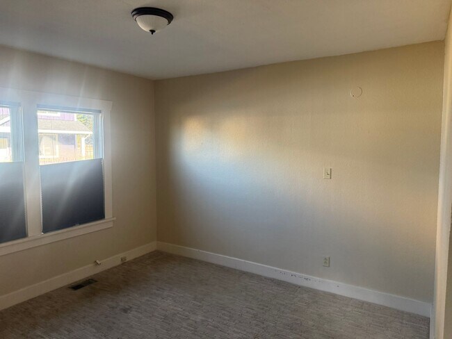 Building Photo - Rare opportunity to lease a versatile mixed-use property in the heart of Milwaukie!