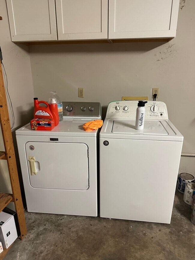 Building Photo - College Station - 3 Bedroom - 2 Bath - 2 vehicle car - Fenced in back yard - House.