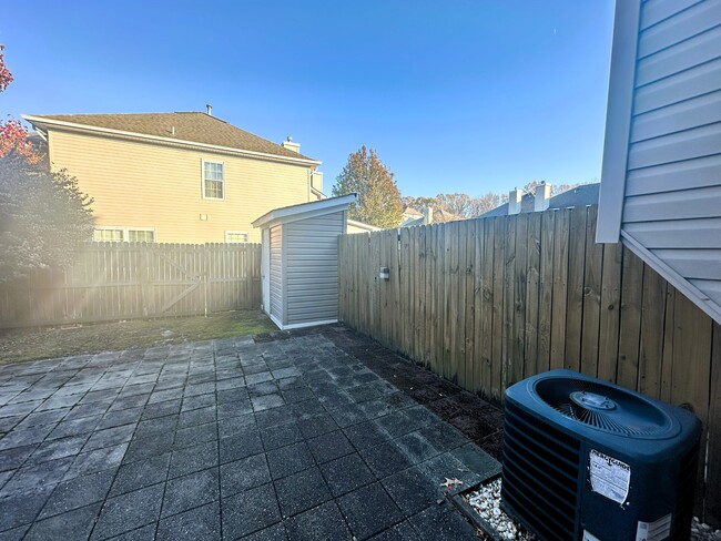 Building Photo - 1812 Abbotsbury Way