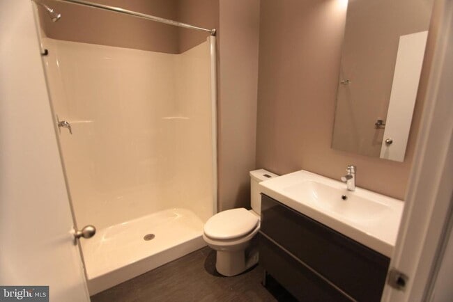 Building Photo - 1856 Willington St