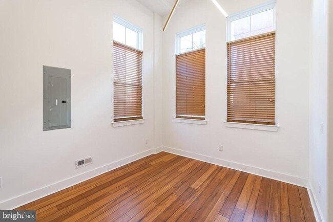 Primary Photo - 601 McClellan St