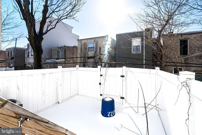 Building Photo - 2122 Sears St