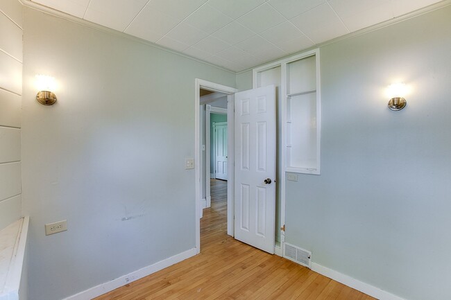 Building Photo - 4BD 2BA House in Saint Paul. AVAILABLE JUN...