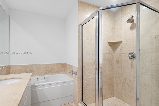 Building Photo - 808 Brickell Key Dr