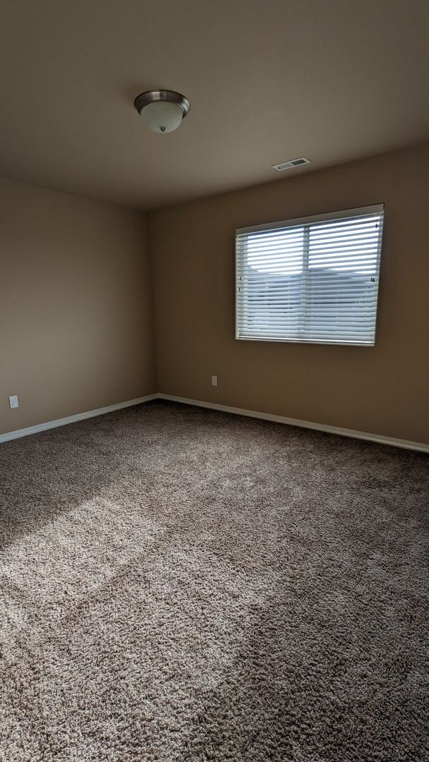 Building Photo - LARGE TWO STORY 3 BED/2.5 BATH W/3 CAR GAR...