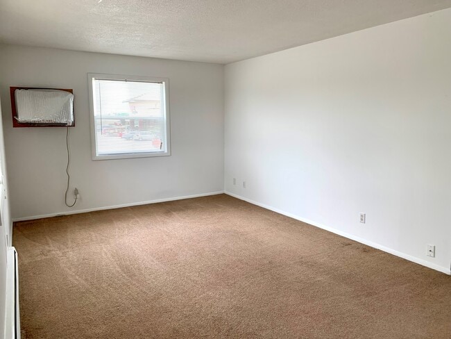 2047 Blairs Ferry Rd NE - 2047 Blairs Ferry Rd NE Cedar Rapids IA 52402