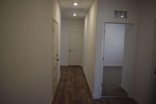 Building Photo - 4481 N San Miguel Ave