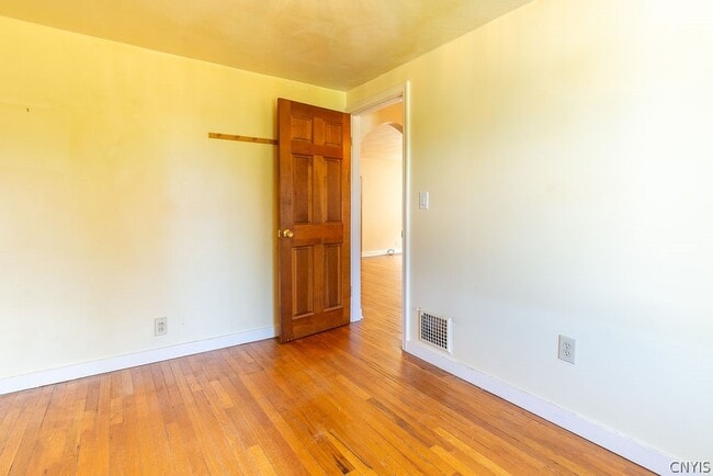 Building Photo - 104 Van Mara Dr