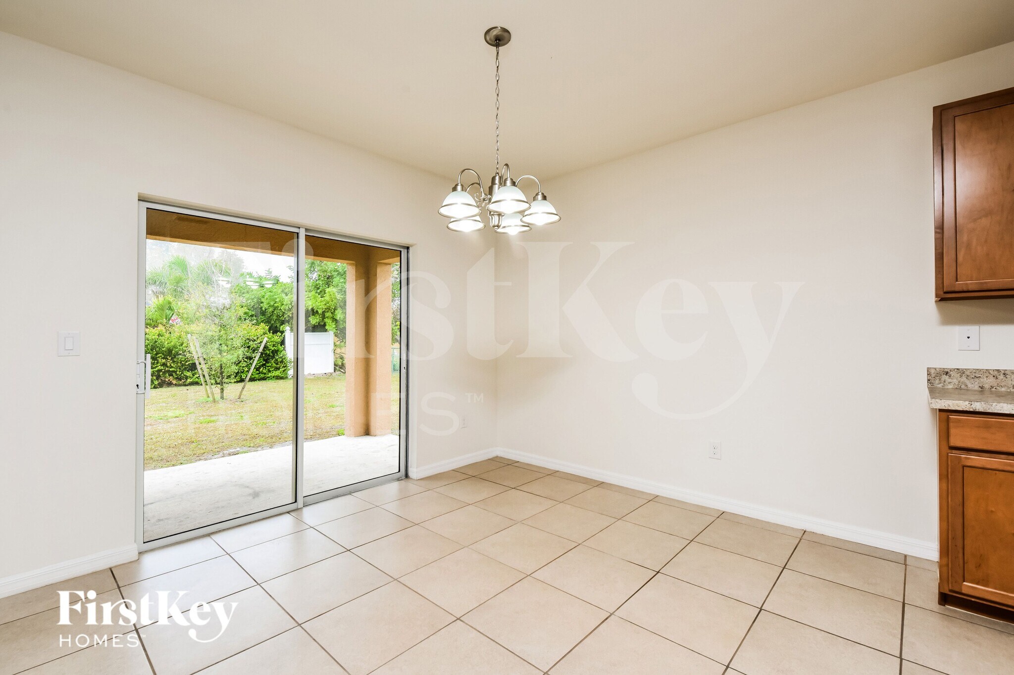 Building Photo - 4406 SW 9th Ave