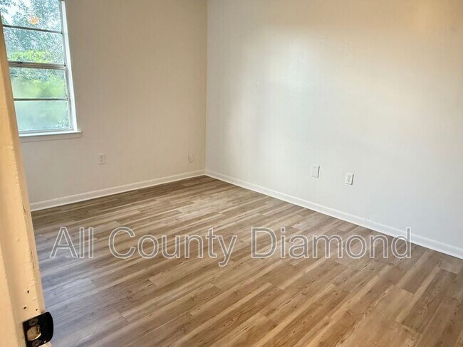 Building Photo - 506 11th St N