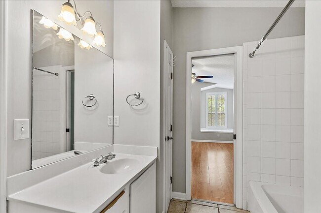 Building Photo - Lovely contemporary home in popular South Jax Beach!