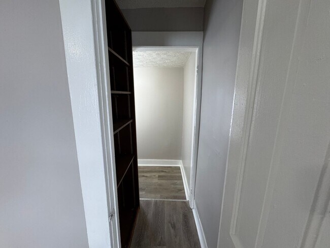 Building Photo - 3026 Monroe Ave