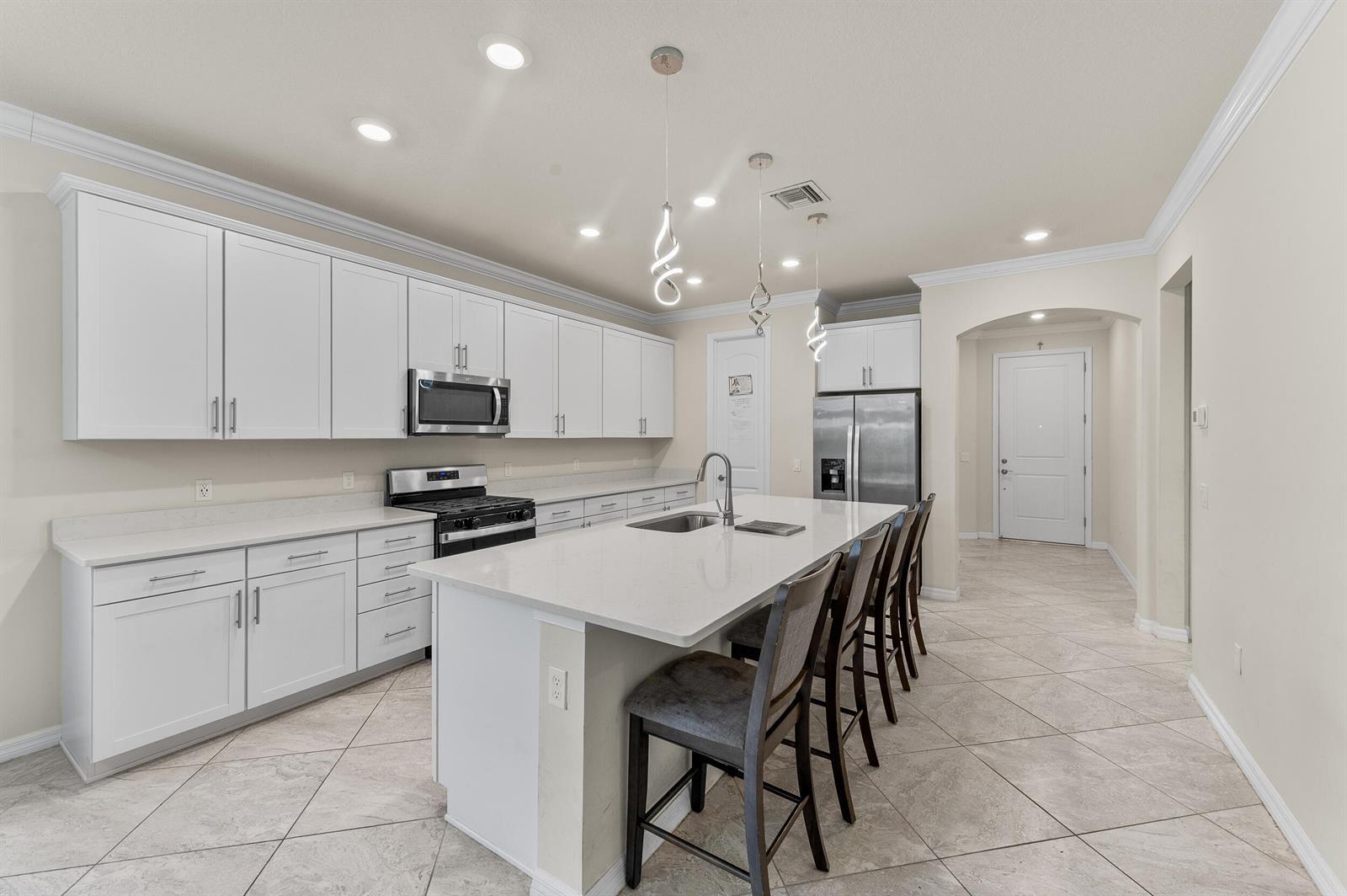 Building Photo - 4762 Roldan Ct