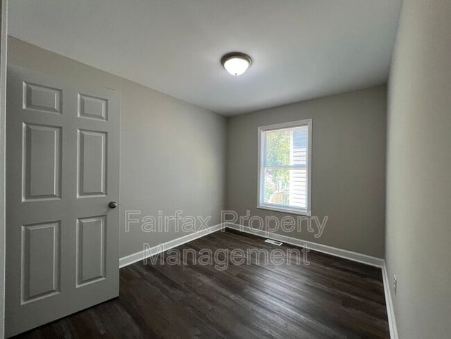 Building Photo - 223 N Briggs Ave