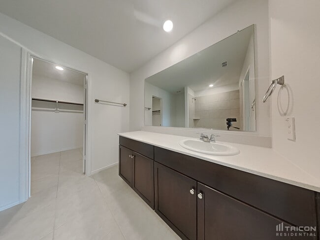 Building Photo - 700 Odlozil Ln