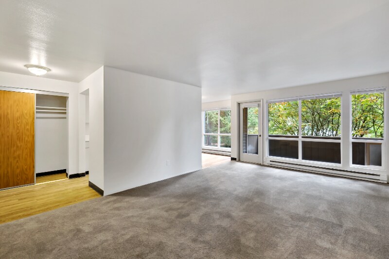 Building Photo - 12520 Roosevelt Way NE