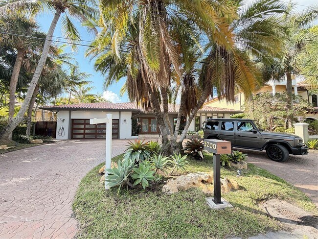 Building Photo - 3200 NE 165th St