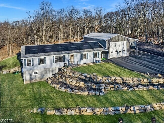 Building Photo - 153 Stag Hill Rd