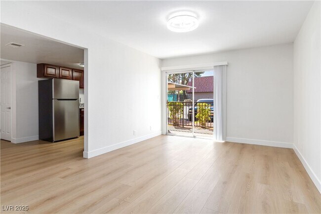 Building Photo - 5060 Indian River Dr