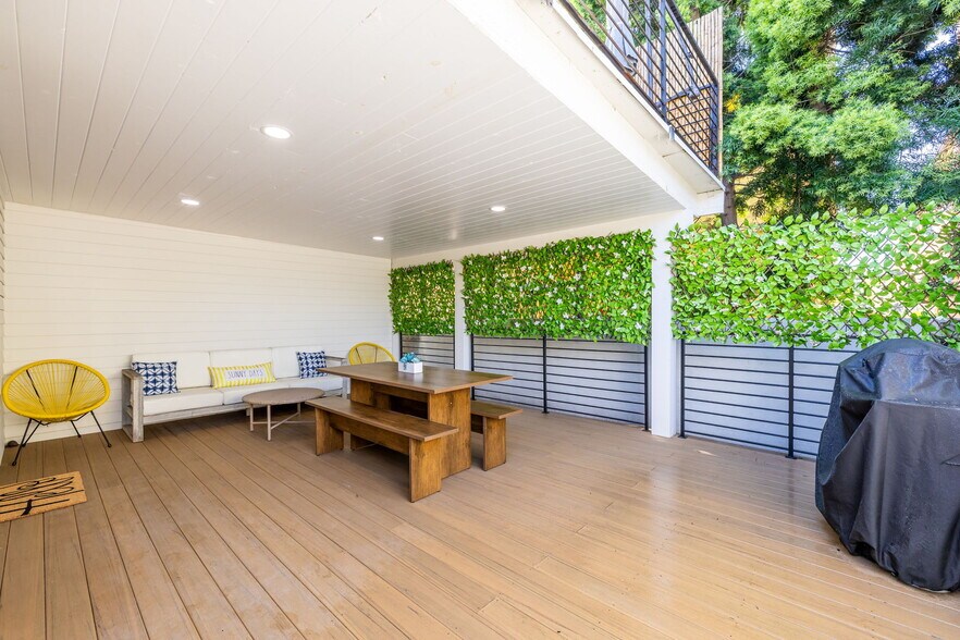 Building Photo - 321 N Gertruda Ave