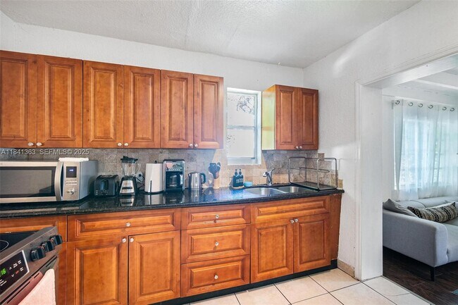 Building Photo - 243 NW 44th St