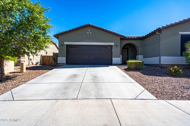Building Photo - 18433 W Sunnyslope Ln