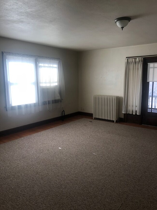 Building Photo - MOVE IN SPECIAL!