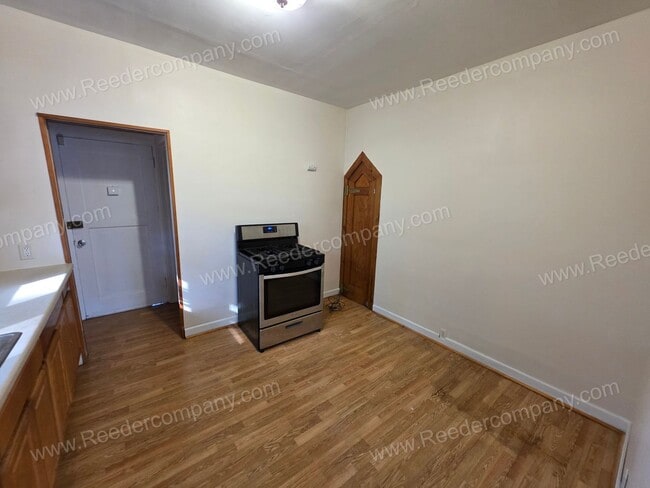 Building Photo - Remodeled 3 bedroom 1 bathroom house