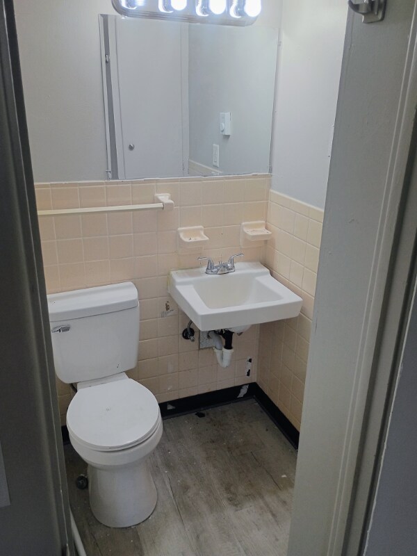 Building Photo - 1605 41st St NW