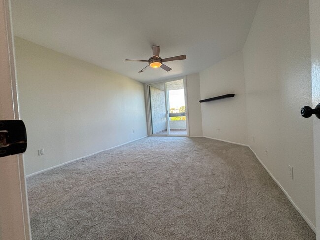 Building Photo - Top Floor Oasis