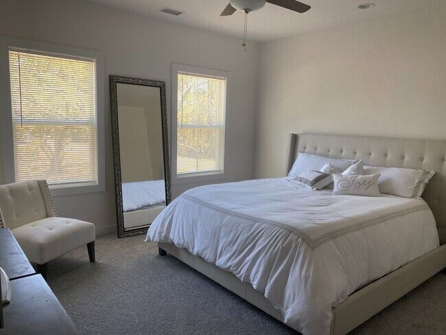 Building Photo - COMING SOON! 4 Bedroom Home. Poplar Masonboro Loop Location, Top schools! Garage