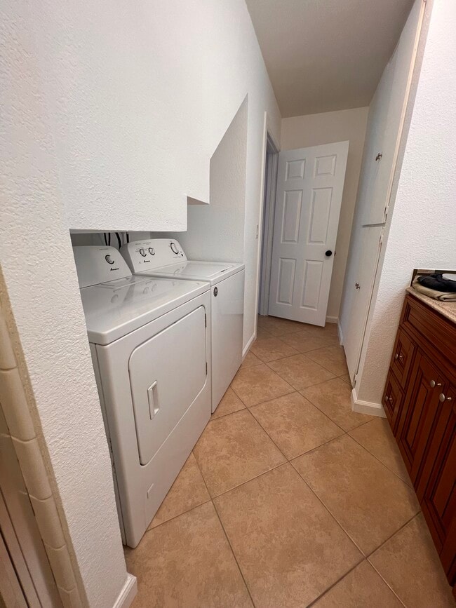 Building Photo - 22724 Figueroa St